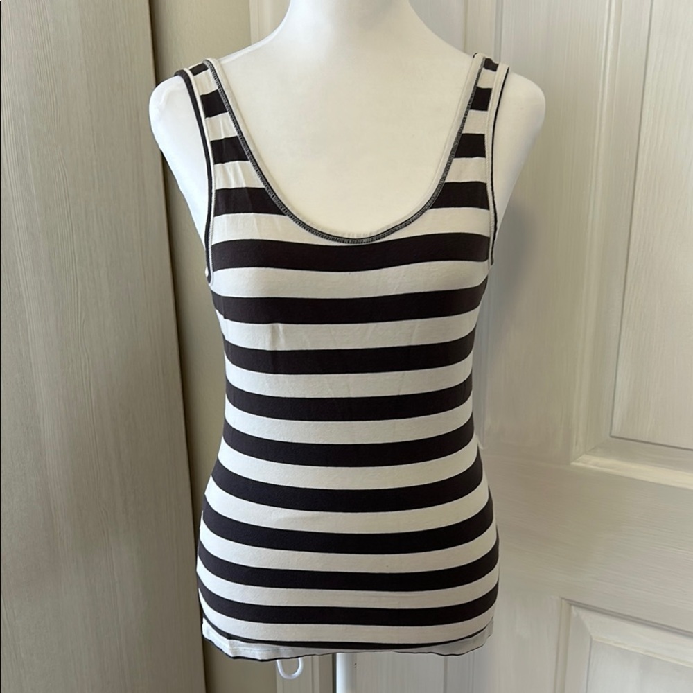 Divided Black and White Fitted Sleeveless Tank Top Sz 10